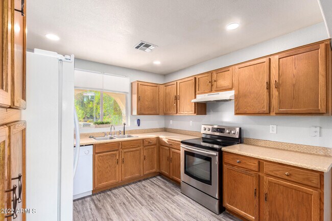 Building Photo - 2609 S Devonna Ln