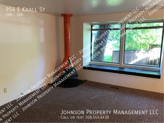 Building Photo - 954 E Krall St