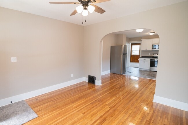 Building Photo - 1305 Cottage Ln