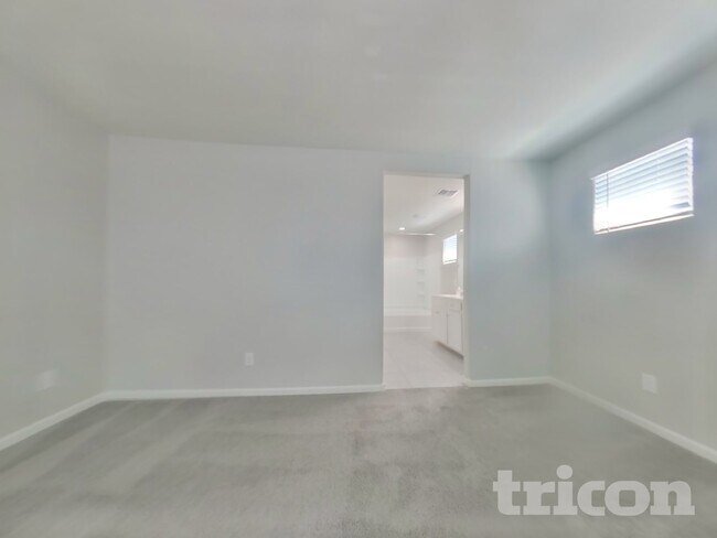 Building Photo - 8632 E Posada Ave