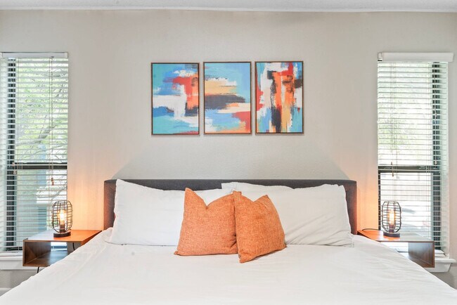 Building Photo - 2101 Elmont Dr