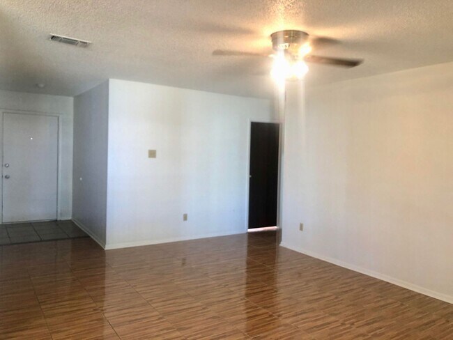 Building Photo - Pre leasing now for 4/1/2026