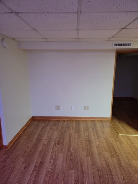 Building Photo - 421 E Lake St