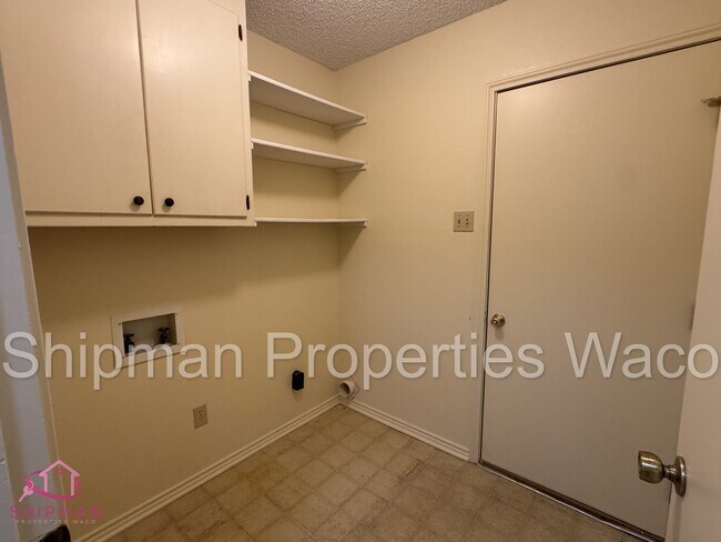 Building Photo - 919 La Porte Dr
