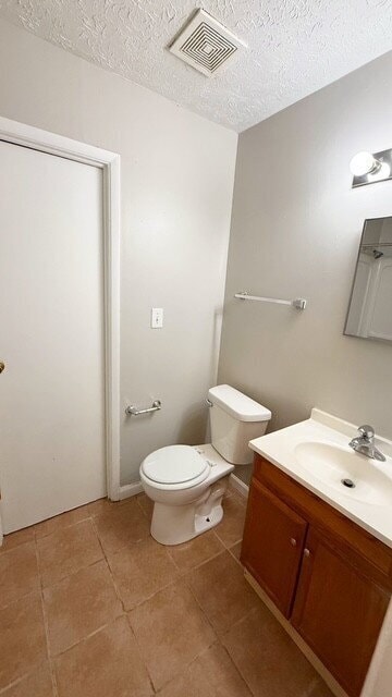 Building Photo - EAST SIDE 3 BEDROOM RANCH AVAILABLE NOW!