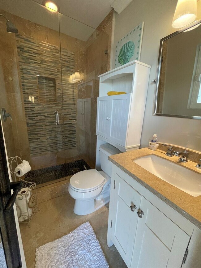 Building Photo - 4564 El Mar Dr