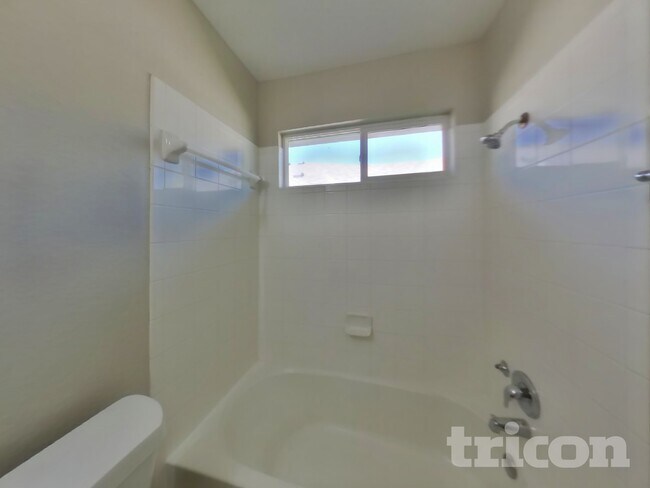 Building Photo - 347 Foster Ln