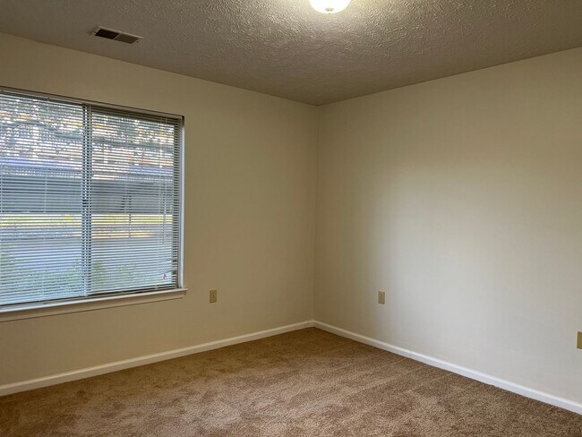 Building Photo - Downtown 2-Bdr 2-Bth Condo - First Floor -...