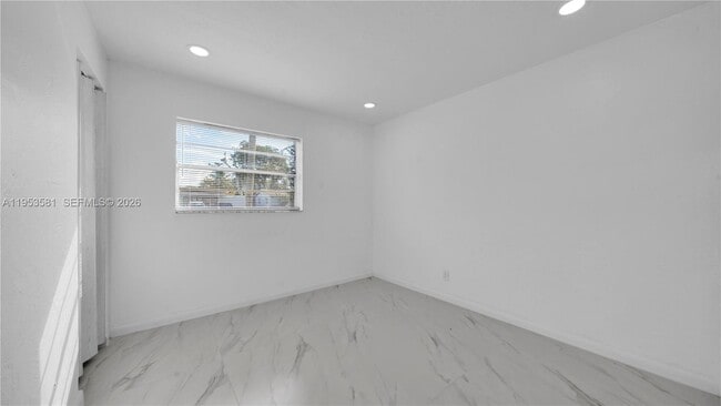 Building Photo - 4285 SW 48th Ct