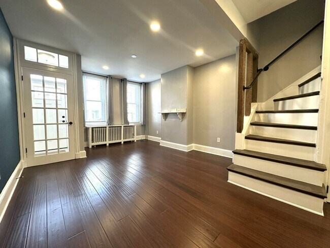 Building Photo - Stunning 4-Bedroom Townhome in the Heart of Fishtown! Available NOW!