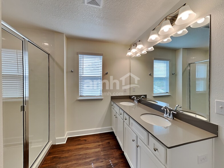 Building Photo - 1133 Walden Pond Dr