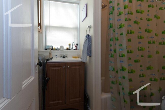 Building Photo - HOT BRIGHTON LISTING!!!!