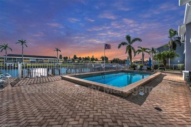 Building Photo - 4626 SE 5th Pl