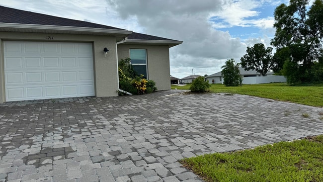 Primary Photo - 1214 NW 16th Terrace
