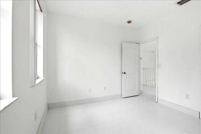 Building Photo - 3802 SW 165th Terrace