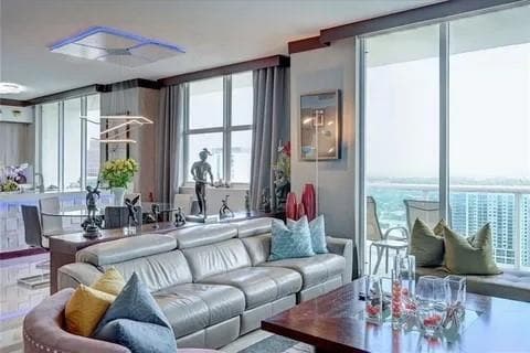 Building Photo - 347 N New River Dr E