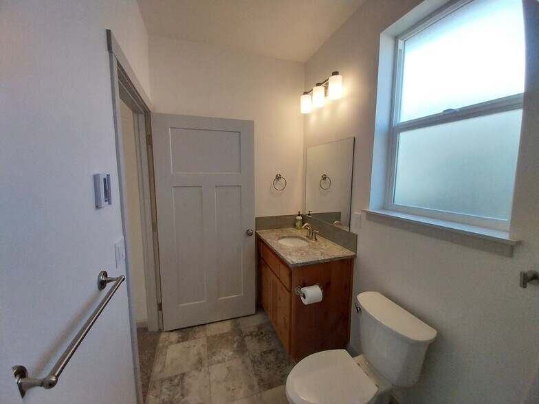 Building Photo - 1113 D St