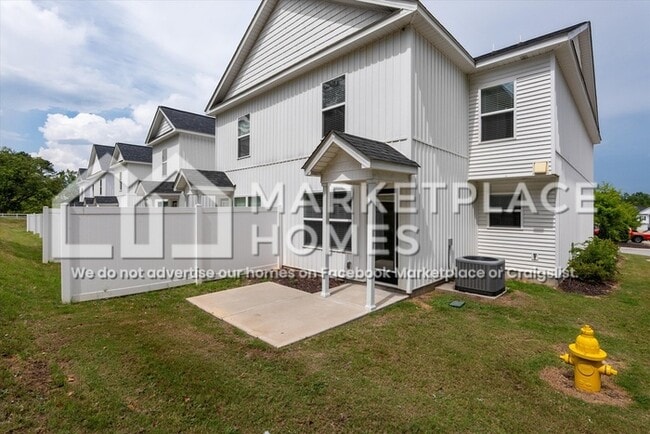 Building Photo - 700 Chatsworth Wy