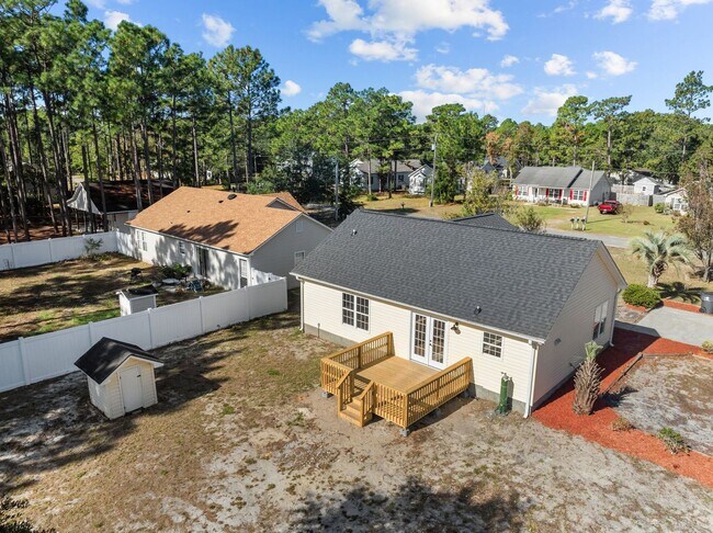 Building Photo - Fully Renovated 3 Bedroom in Southport!