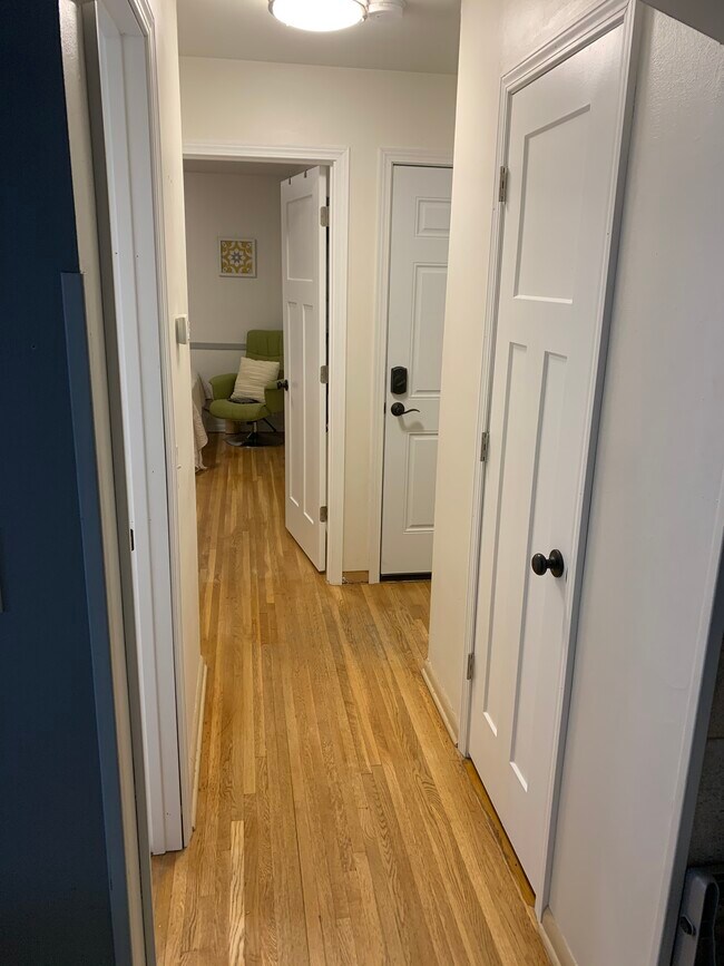 Building Photo - 3321 Bryant Ave S