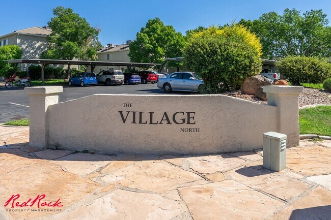 Building Photo - Dog Friendly! 3 Bedroom Single-Level Condo...