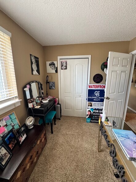 Building Photo - 5204 Beach Dr