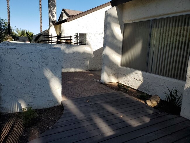 Building Photo - Fabulous Fletcher Hills remodeled townhome.