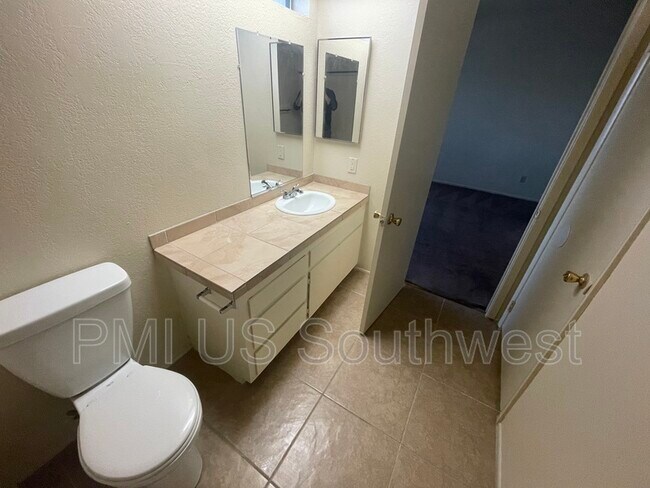 Building Photo - 424 Anna Cir