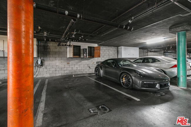 Building Photo - 1339 N Columbus Ave