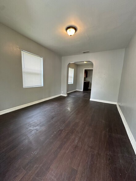 Building Photo - 1450 W 22nd St