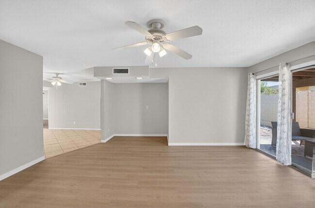 Building Photo - Modern Updated Tempe Townhome Near ASU & Downtown with Resort-Style Amenities