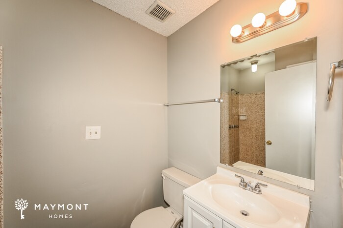 Building Photo - 632 Cedarmont Dr