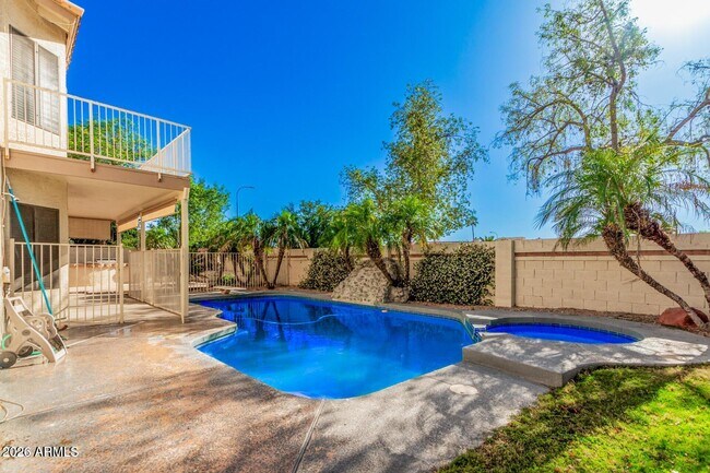 Building Photo - 3706 N Wintergreen Way