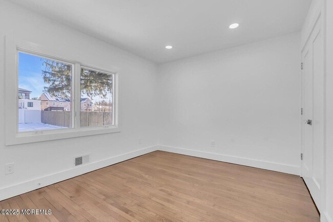 Building Photo - 1 Robin Dr