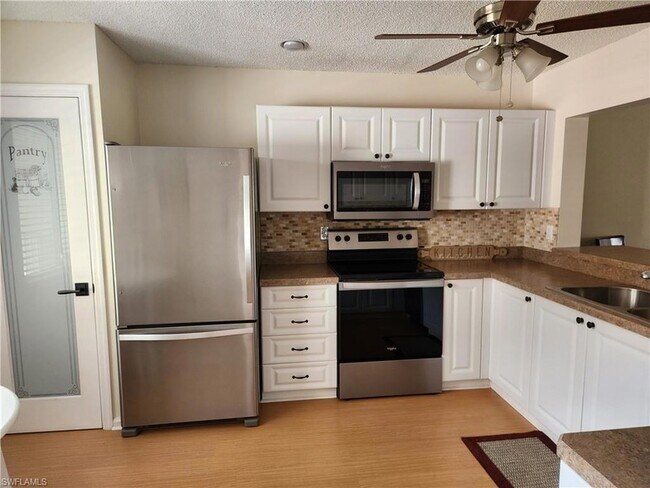 Building Photo - 5928 Cranbrook Way