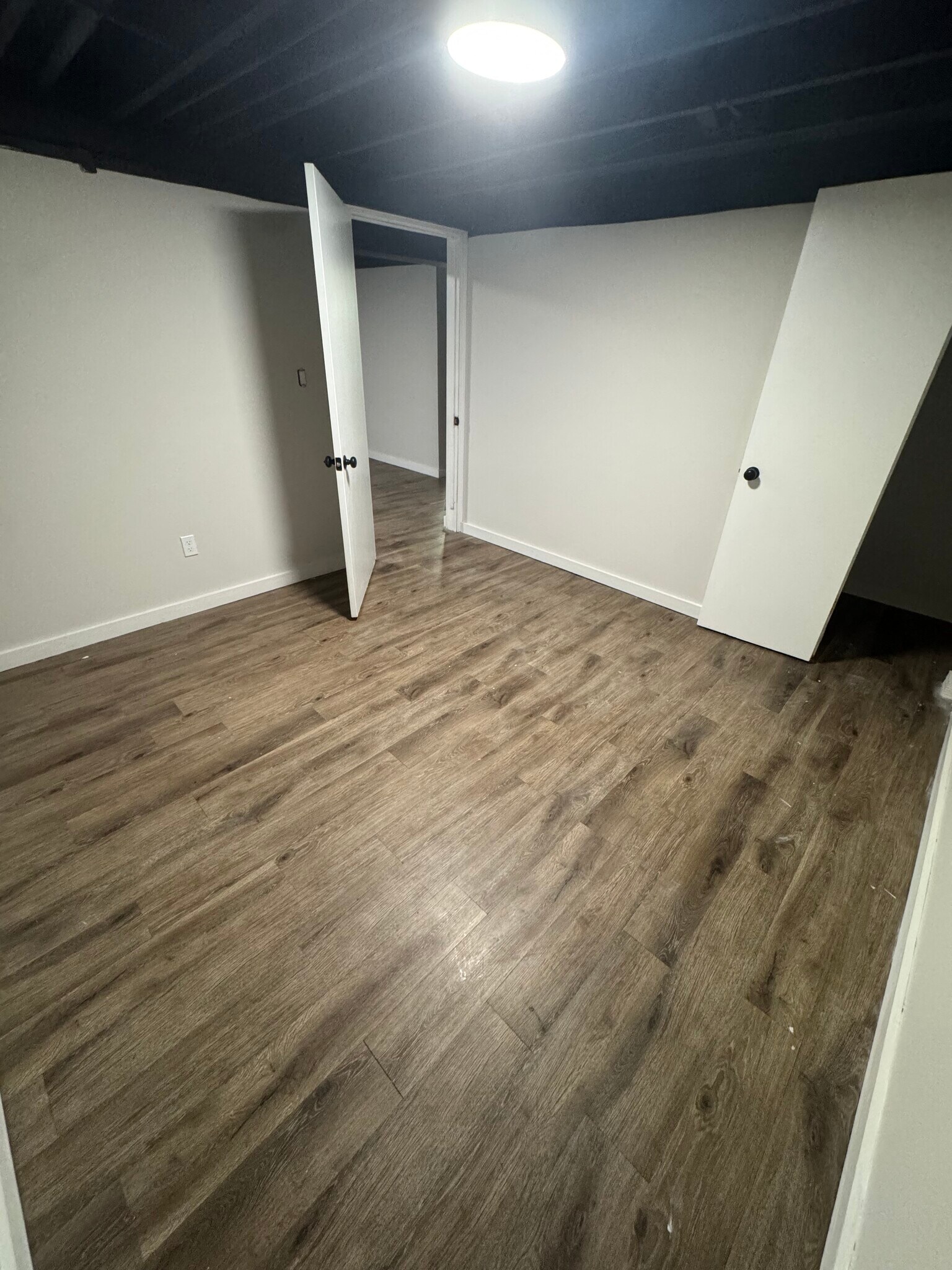 Room #5 - 7903 Canna Dr