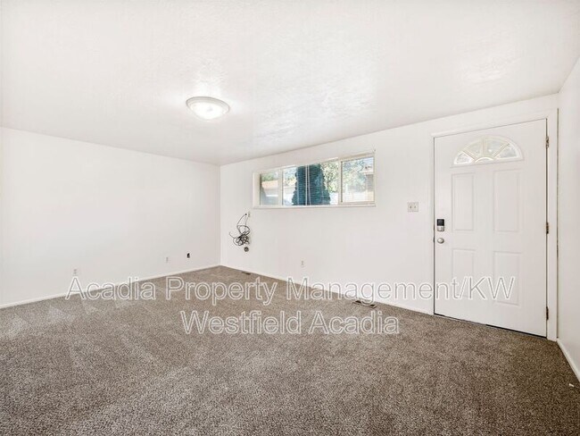Building Photo - 255 500 N