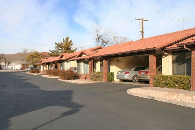 Building Photo - 38 E 200 S