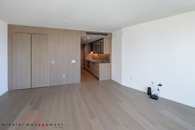 Building Photo - 1000 Auahi St