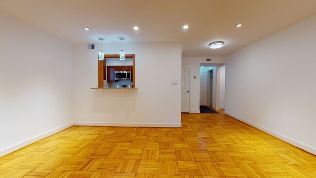 Building Photo - Spacious, Light-filled One Bedroom One Bat...