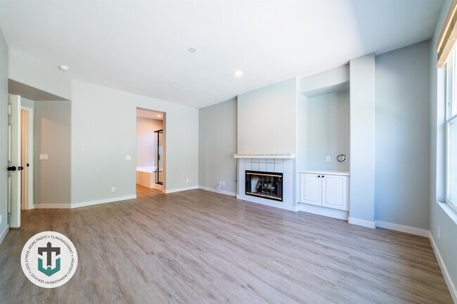 Building Photo - 15804 Caminito Cantaras