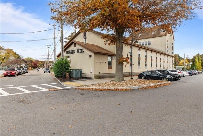 Building Photo - 1 Samoset Ave