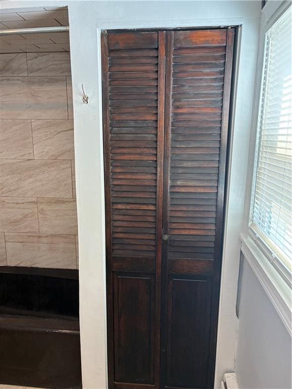 Building Photo - 1034 Victory Hwy