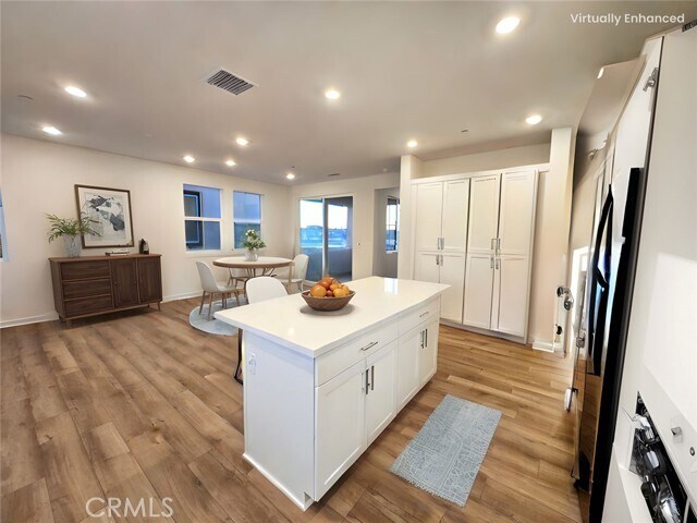 Building Photo - 5961 Huntington Dr