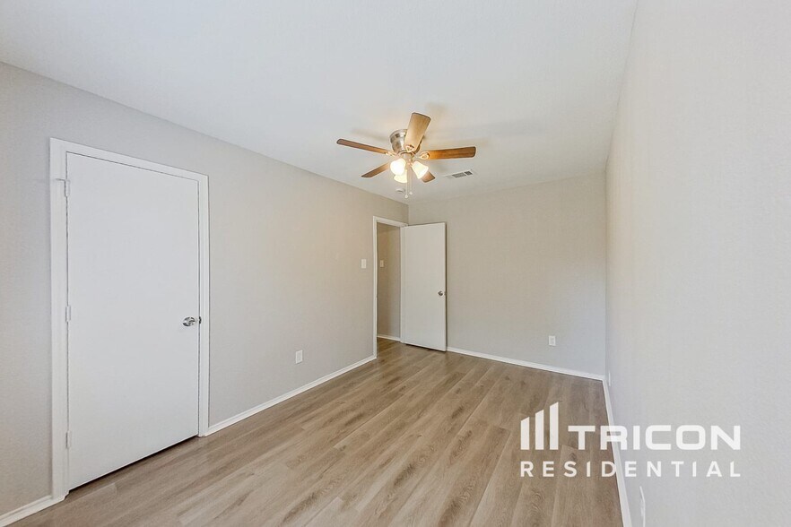 Building Photo - 1402 Misty Meadow Dr