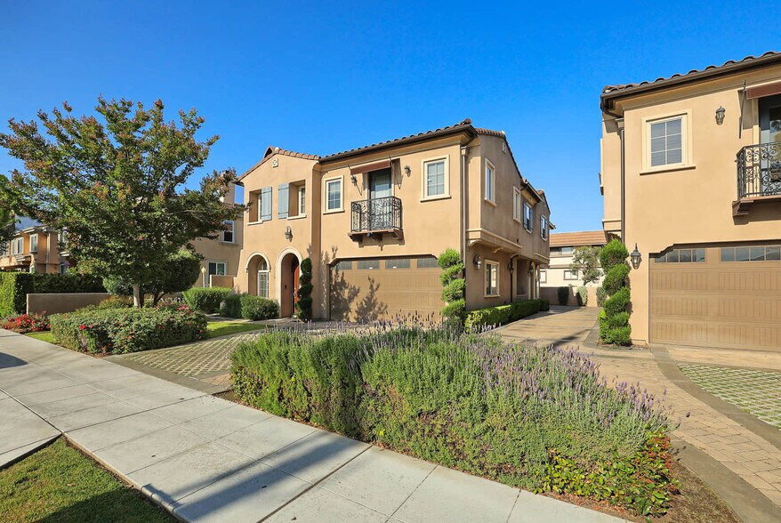 Primary Photo - 808 S Golden W Ave