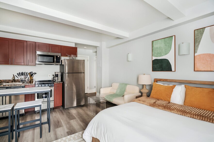 Building Photo - 240 W 73rd St