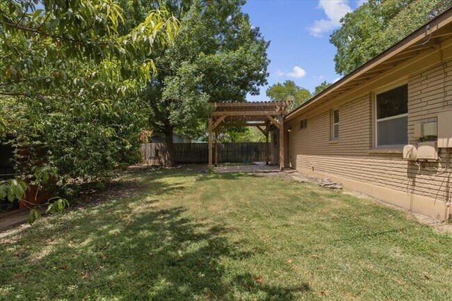 Building Photo - 7604 Robalo Rd