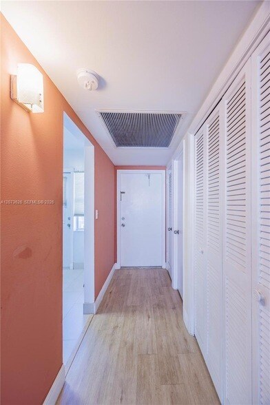 Building Photo - 2300 Park Ln