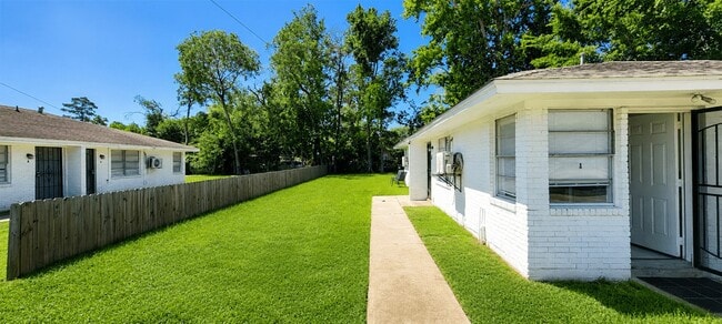 Building Photo - 7818 Oak Knoll Ln